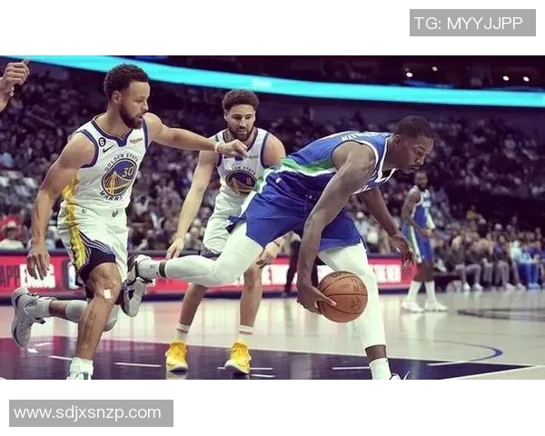 勇士与独行侠激战回顾2月5日精彩比赛录像全程回放